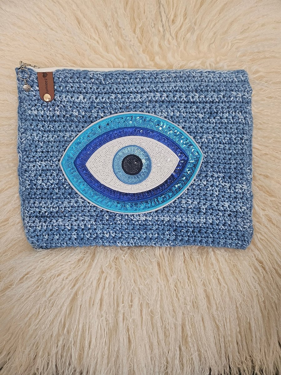 Handmade crochet zipper pouch for women