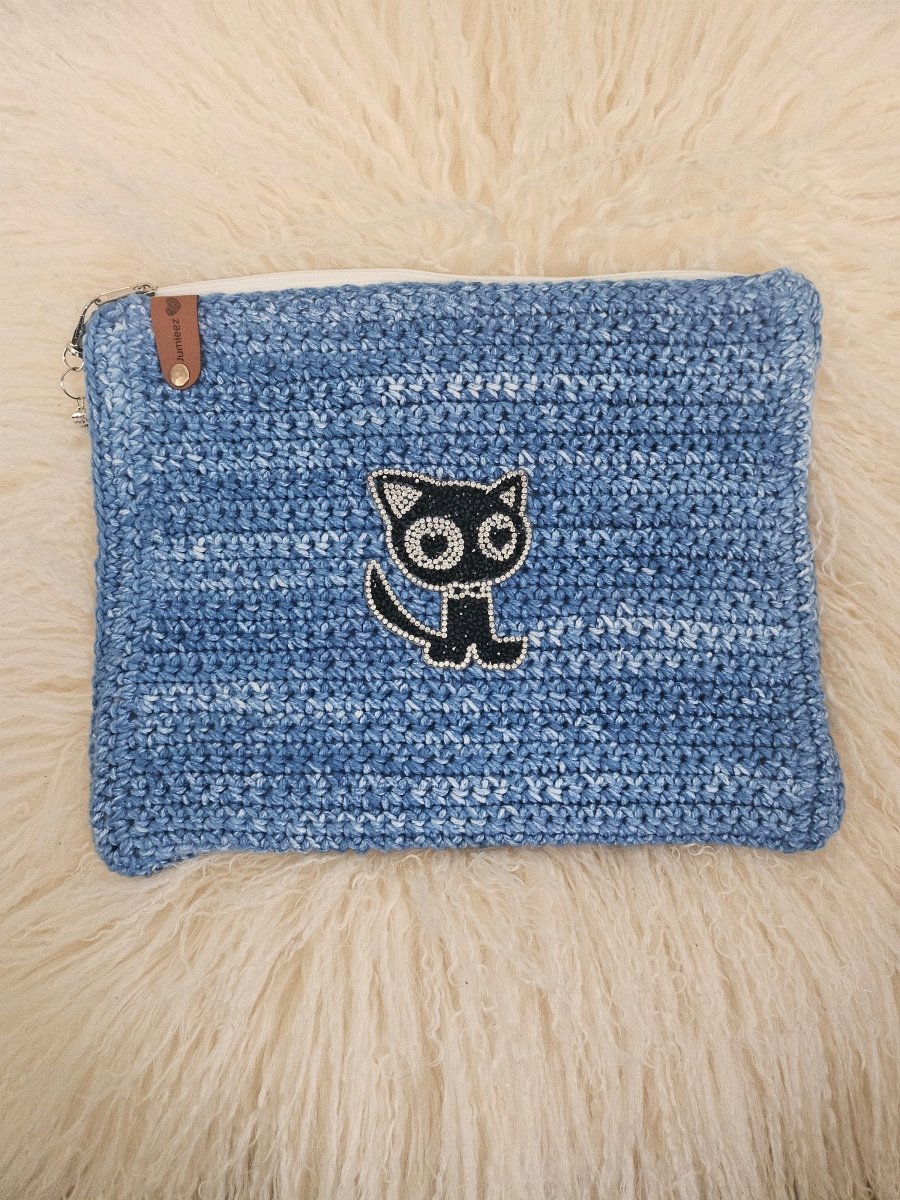 Handmade crochet zipper pouch for women